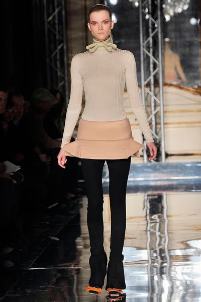 Look 12